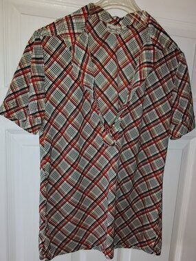 True Vintage Haymaker Color-Block Blouse in the Era: 1970s / 1980s Retro